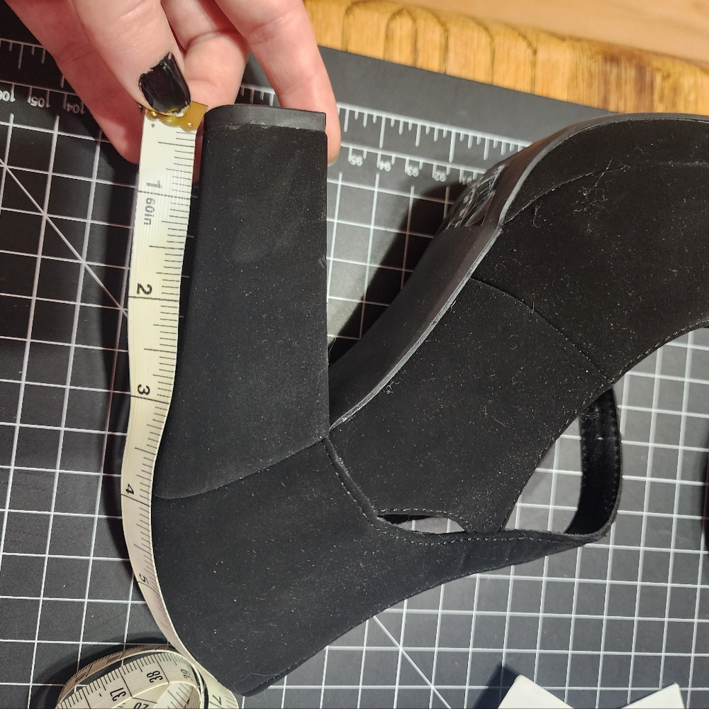 Black heels - Picture 12 of 13